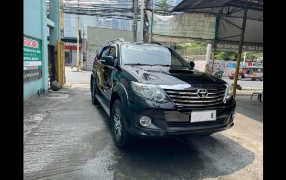 Selling Black Toyota Fortuner 2013 in Makati-2