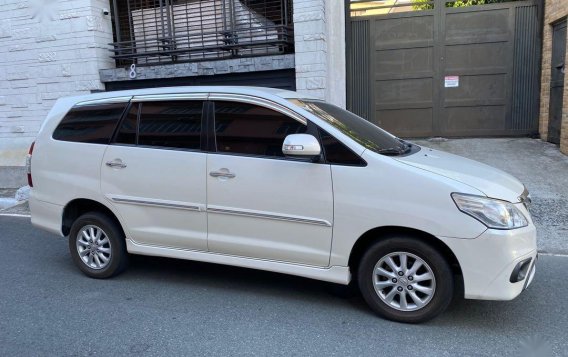 Pearl White Toyota Innova 2015 -2