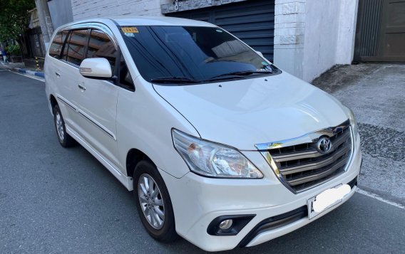 Pearl White Toyota Innova 2015 