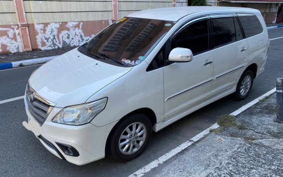 Pearl White Toyota Innova 2015 -1