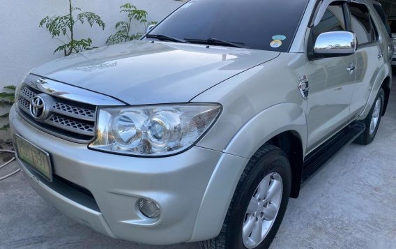 Selling Toyota Fortuner 2011