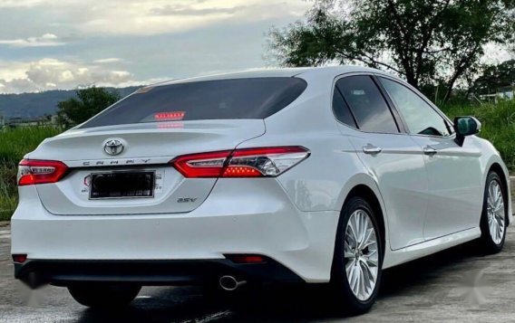 Sell White 2017 Toyota Camry -5