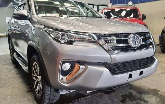 Silver Toyota Fortuner 2016-1