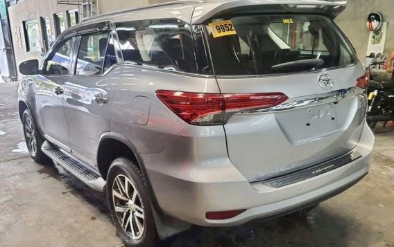 Silver Toyota Fortuner 2016-3