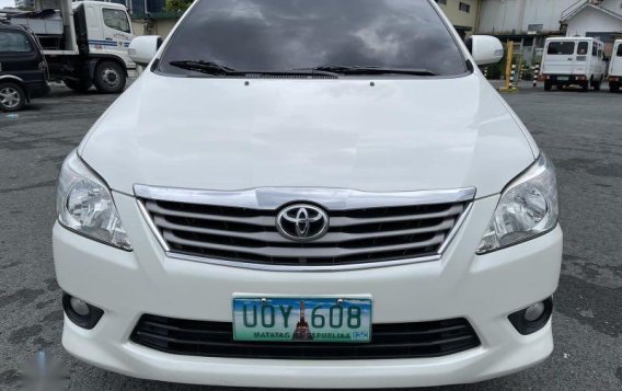 Pearl White Toyota Innova 2013 -2