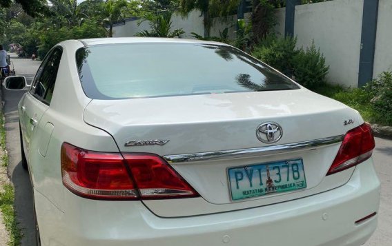 Selling White Toyota Camry 2010-4