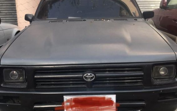 Selling 1987 Toyota Hilux 