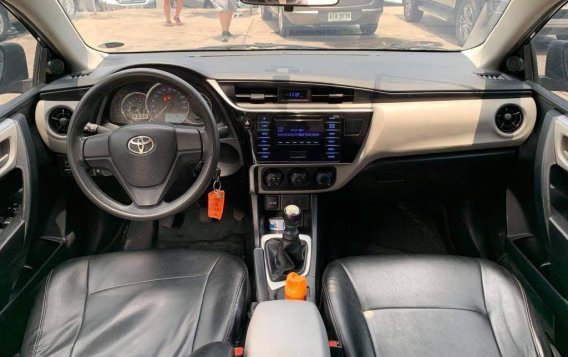 Selling Toyota Corolla Altis 2017-4