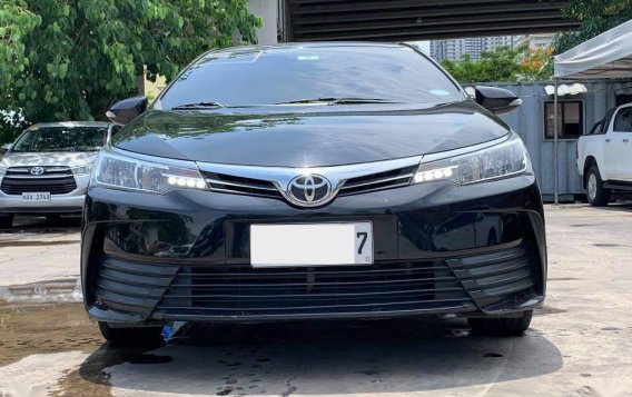 Selling Toyota Corolla Altis 2017-1