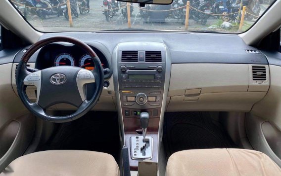 White Toyota Corolla Altis 2013 for sale in Makati-8