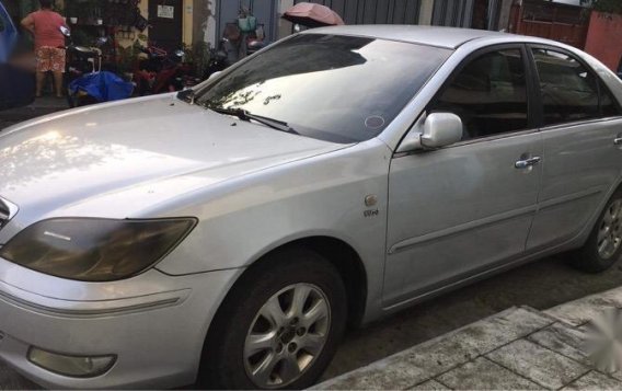 Selling Toyota Camry 2004 