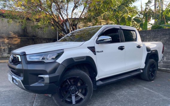 Sell 2017 Toyota Hilux-2