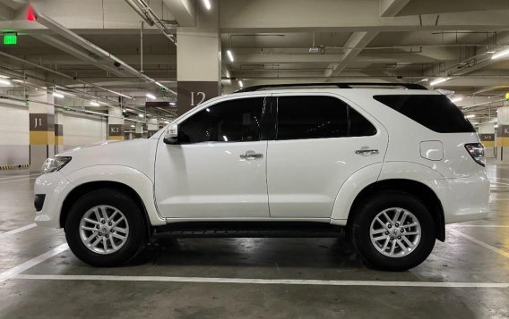 Sell White 2013 Toyota Fortuner -2