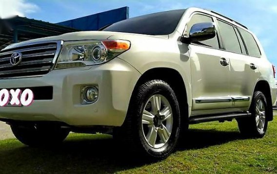Sell White 2015 Toyota Land Cruiser in Makati
