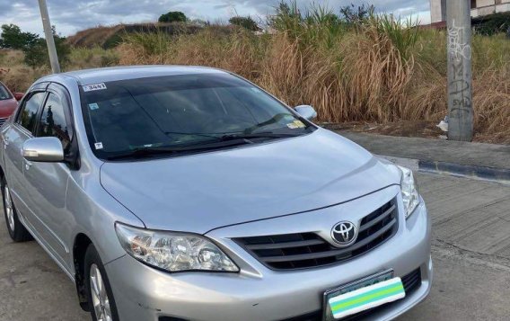 Selling Silver Toyota Corolla Altis 2011 in Taytay-3