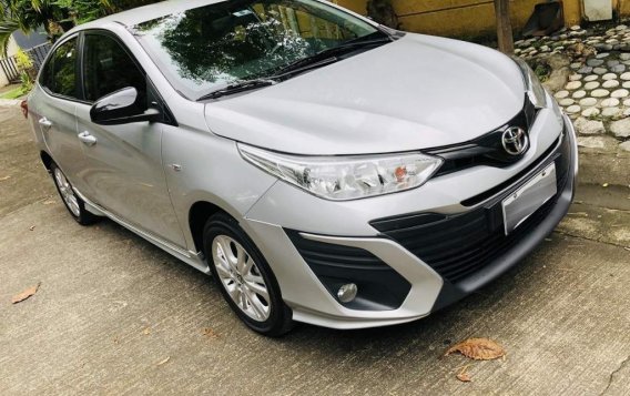 Selling Brightsilver Toyota Vios 2018 in Manila-6