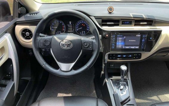 Toyota Altis 2017 for sale in Automatic-2