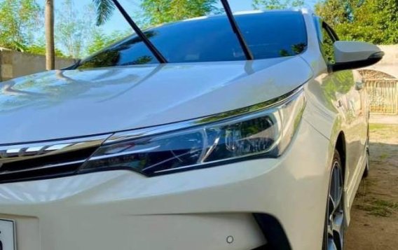 Sell Pearl White 2018 Toyota Corolla in Quezon City-1