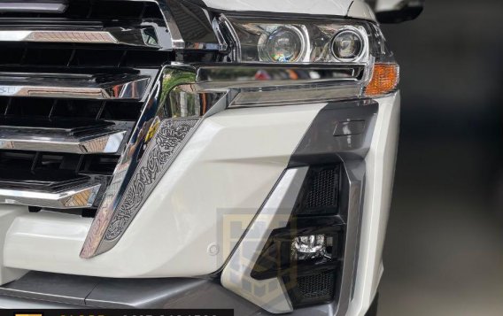 Selling White Toyota Land Cruiser 2021 in Makati-4