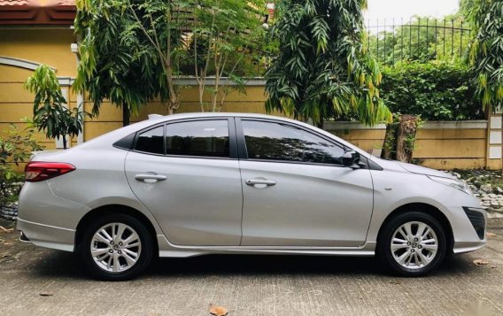 Selling Brightsilver Toyota Vios 2018 in Manila-3