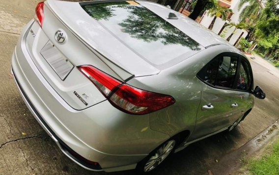 Selling Brightsilver Toyota Vios 2018 in Manila-4