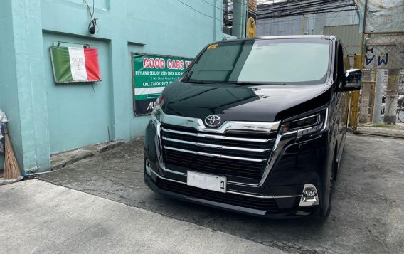 Selling Black Toyota Hiace 2020 in Makati