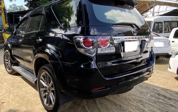 Selling Black Toyota Fortuner 2015 in Cebu-1