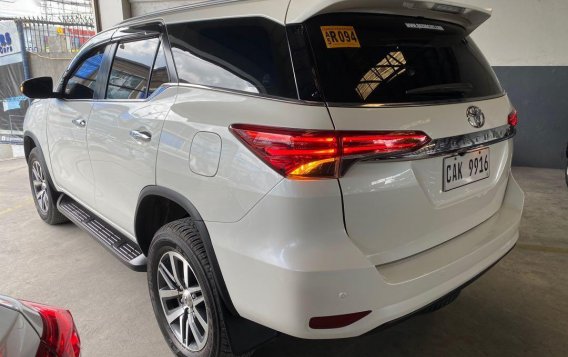 Selling White Toyota Fortuner V 2017 in San Fernando-2