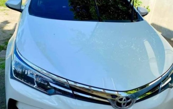 Sell Pearl White 2018 Toyota Corolla in Quezon City