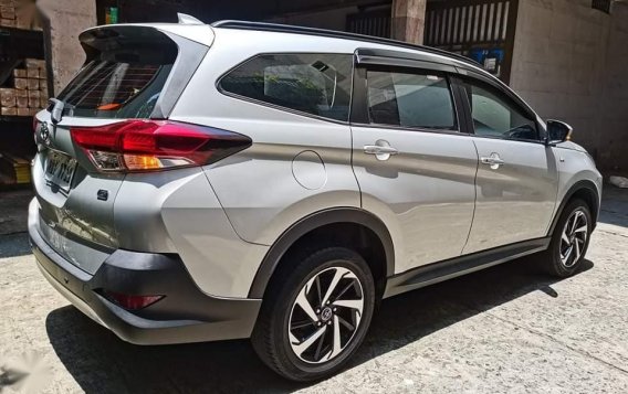 Sell 2019 Toyota Rush in Manila-1