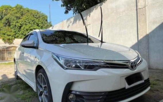 Sell Pearl White 2018 Toyota Corolla in Quezon City-4