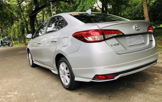 Selling Brightsilver Toyota Vios 2018 in Manila-3