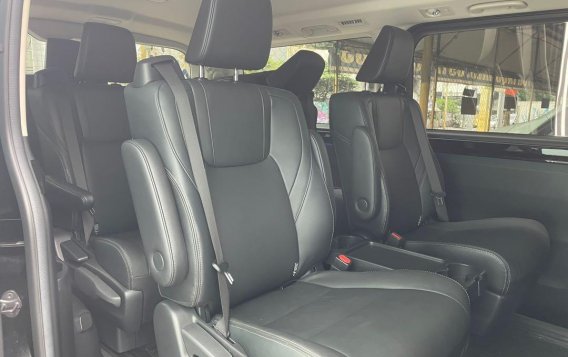 Selling Black Toyota Hiace 2020 in Makati-4