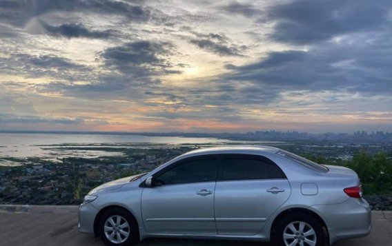 Selling Silver Toyota Corolla Altis 2011 in Taytay-1