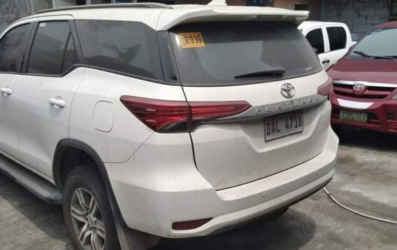 Selling White Toyota Fortuner 2019 in Quezon-2