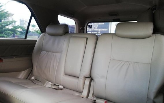 Selling Brightsilver Toyota Fortuner 2010 in San Fernando-9