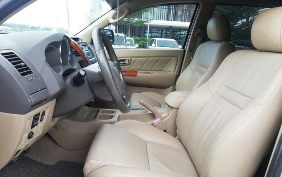 Selling Brightsilver Toyota Fortuner 2010 in San Fernando-6