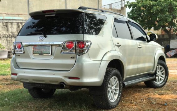 Selling Brightsilver Toyota Fortuner 2012 in Valenzuela-1