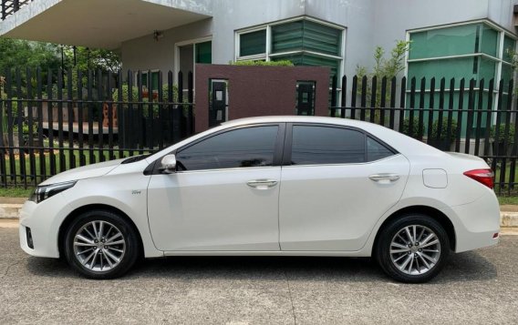 Selling Pearl White Toyota Altis 2017 in Marikina-2