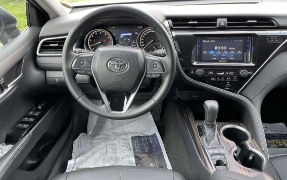 Pearl White Toyota Camry 2019 for sale in Pasig-2