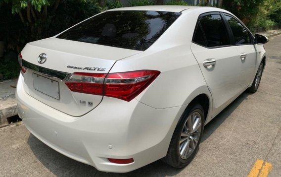 Selling Pearl White Toyota Altis 2017 in Marikina-3