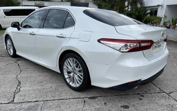 Pearl White Toyota Camry 2019 for sale in Pasig-8