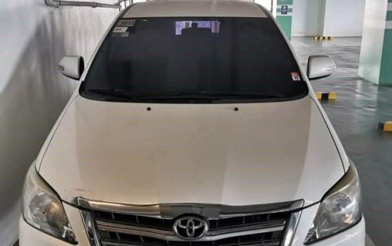 Selling White Toyota Innova 2014 in Manila-1