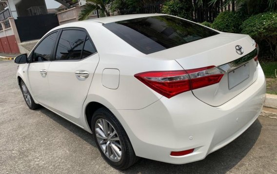 Selling Pearl White Toyota Altis 2017 in Marikina-1