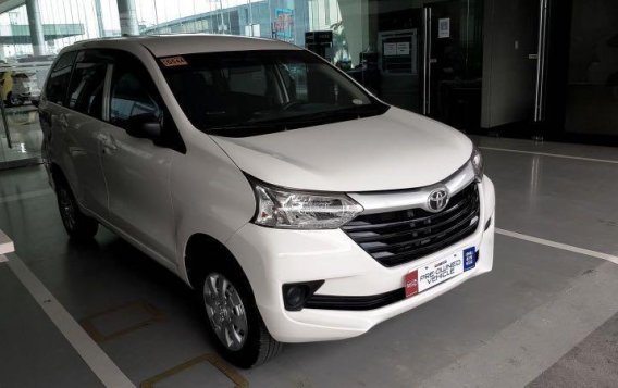 Selling White Toyota Avanza 2020 in Las Piñas-1