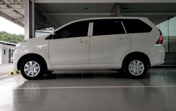 Selling White Toyota Avanza 2020 in Las Piñas-3