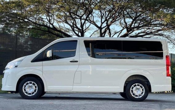 Selling White Toyota Hiace 2020 in Las Piñas-4