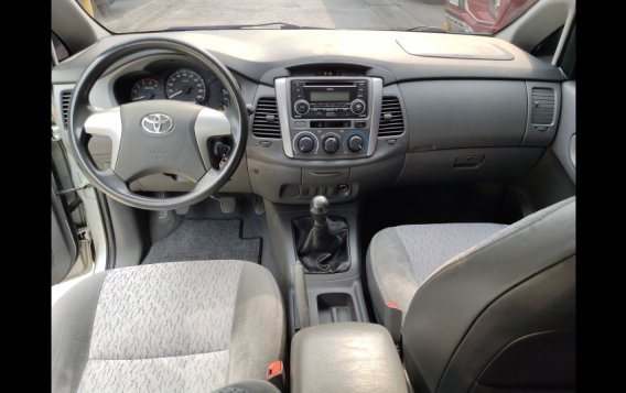Selling Brightsilver Toyota Innova 2014 in Roxas-7