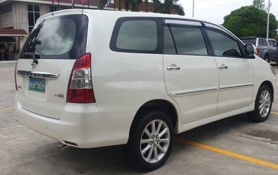 White Toyota Innova 2012 for sale in Pateros-3