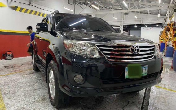 Selling Black Toyota Fortuner 2012 in Quezon-6